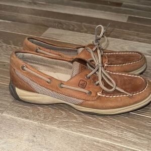 Sperry women’s topsider Tan and Brown Boat Shoes used once great condition